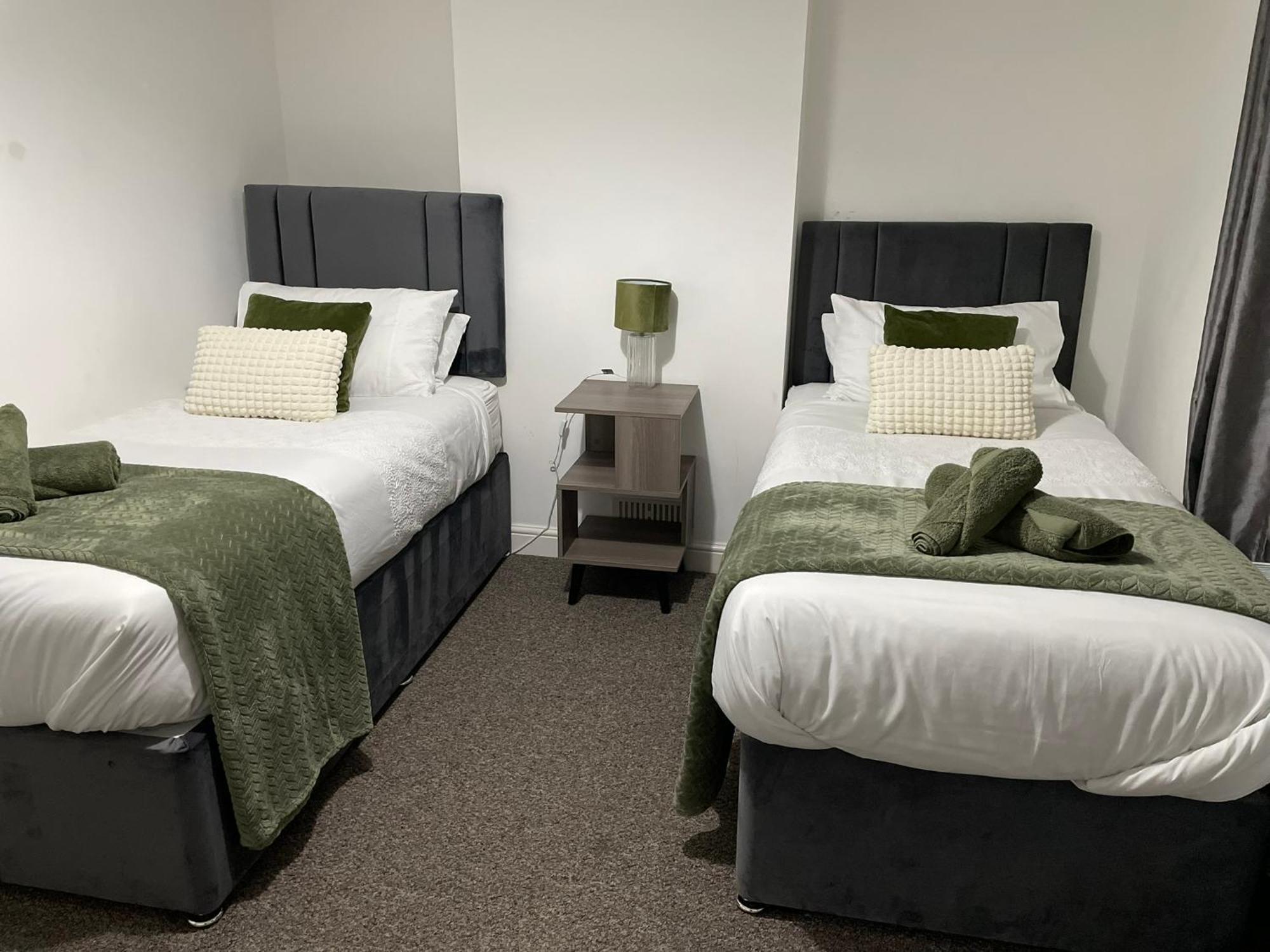 Comfy For Contractors And Families With Free Parking - Sage View Aldershot